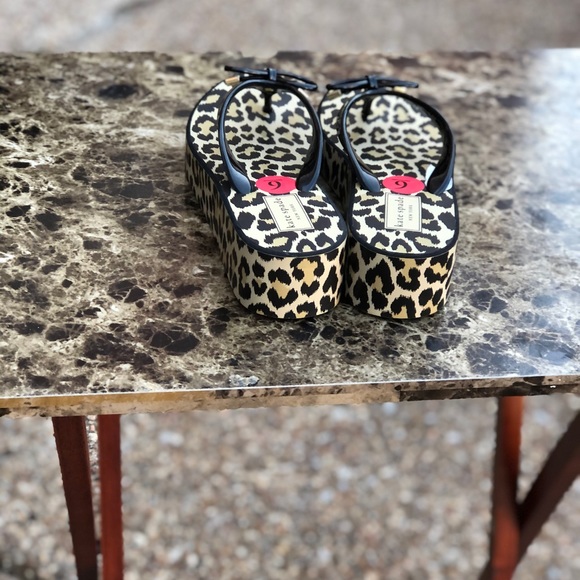 Kate Spade Leopard Print Size 6 Flip Flop NEW - Picture 2 of 5